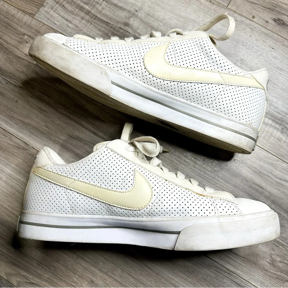 Nike Low Top Sneaker - White